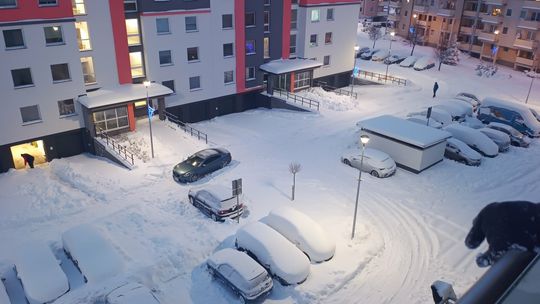 Odśnieżanie na barkach mieszkańców. Chaos przy budynkach MTBS.