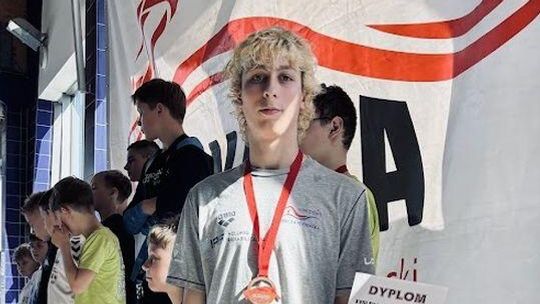 Osiem medali malborskich pływaków MAL WOPR w Elblągu