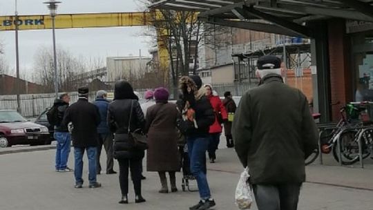 Pamiętajmy o respektowaniu specjalnych godzin zakupów wyłącznie dla seniorów.