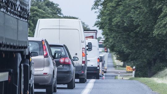 Piaskowiec. Przekroczył prędkość, posługiwał się kupionym prawem jazdy. 