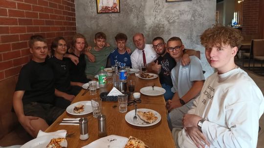 Pizza i pasja -  klasa 3ip Technikum nr 3 w Malborku świętuje sukces.