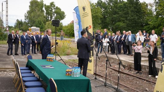 Pociągi wrócą do Nowego Stawu i Nowego Dworu. Minister podał termin.