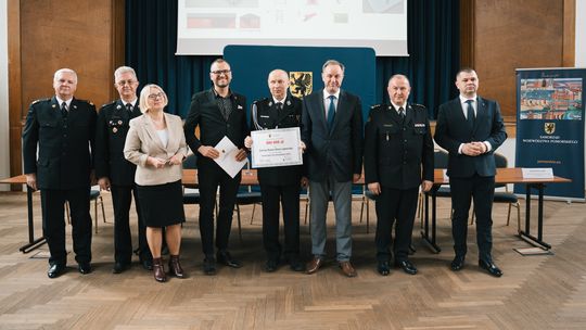 Podpisano pierwsze umowy z pomorskimi strażakami