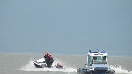 Policja przypomina o bezpieczeństwie nad wodą.