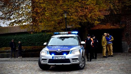 POLICJANCI UCZESTNICZYLI W ĆWICZENIACH NA TERENIE MUZEUM ZAMKOWEGO W MALBORKU