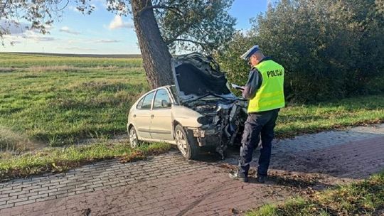 Policjanci wyjaśniają przyczyny wypadku drogowego w Koślince.