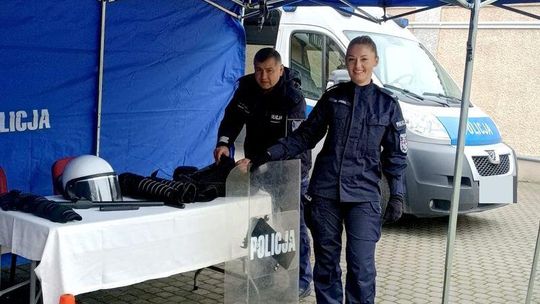 Policjanci z Komendy Powiatowej Policji w Malborku promowali bezpieczeństwo i zawód policjanta na pikniku.