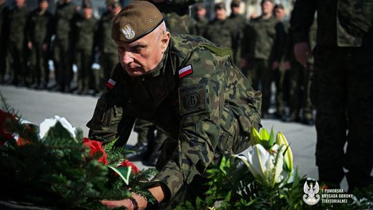 Pomorscy Terytorialsi upamiętniają Dzień Weterana.