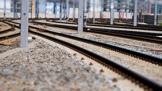 Pomorskie kolejowe zmiany w wakacje 2025: miliardy złotych na modernizację i elektryfikację tras