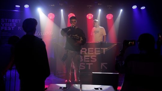 🎧Posłuchaj: Ponad 20 raperów, jedna scena i wspólna pasja. Tak wyglądał Street Vibes Fest w Malborku.