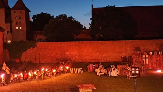 🎧Posłuchaj: 25. Festiwal Kultury Średniowiecznej przeszedł do historii. Widowiskowe „Oblężenie Malborka 1410” zachwyciło publiczność.