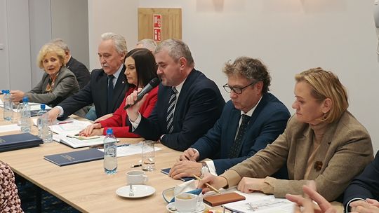 🎧Posłuchaj: Członkowie Stowarzyszenia Samorządów na Rzecz Nadwiślańskiego Korytarza Transportowego rozmawiali na temat przebudowy drogi krajowej 55.