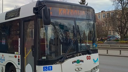 🎧Posłuchaj: Dodatkowe autobusy na linii nr 4 w Malborku. Zmiany od 1 maja.