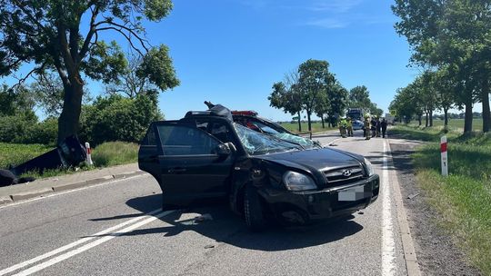 🎧Posłuchaj: Groźne zderzenie na krajowej 22! Dwie osoby poszkodowane.