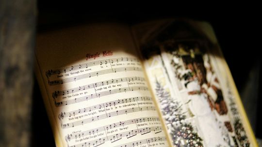 🎧Posłuchaj: Kolędowanie i świąteczne DIY w Wieży Ciśnień już 19 grudnia!