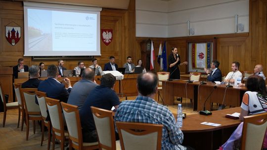 🎧Posłuchaj: Nowa linia kolejowa budzi emocje. Mieszkańcy powiatu malborskiego zabrali głos.