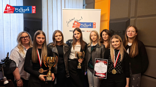 🎧Posłuchaj: Od ciężkich treningów do wielkiego zwycięstwa – Fryzjerska elita z Malborka podbija Poznań.