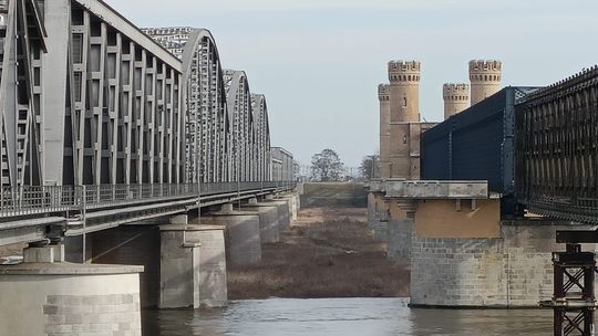 🎧Posłuchaj: Odbudowa Mostu Tczewskiego rusza po latach przerwy. Podpisano umowę z wykonawcą.