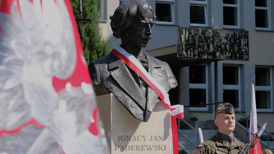 🎧Posłuchaj: Pomnik Ignacego Jana Paderewskiego stanął w Malborku. Odbyło się uroczyste odsłonięcie popiersia.