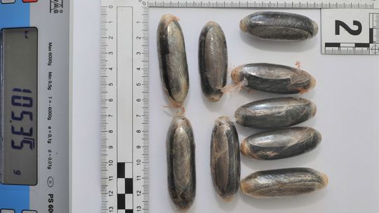 🎧Posłuchaj: Pomorska KAS zatrzymała 89 kapsułek z kokainą.