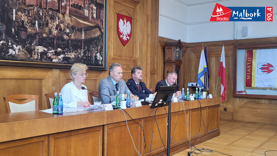 🎧Posłuchaj: Rada Miasta Malborka zdecydowała: burmistrz bez wotum zaufania, ale z absolutorium.