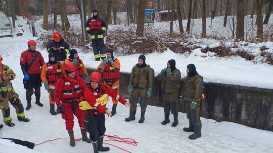🎧Posłuchaj: Służby kolejny raz szkoliły się na zamarzniętym Nogacie.