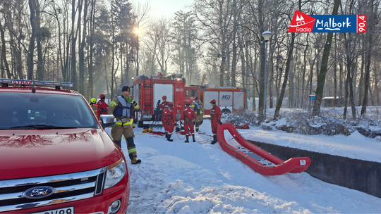 🎧Posłuchaj: Strażacy trenują na Nogacie. Jak dbać o bezpieczeństwo zimą?
