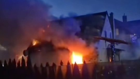 🎧Posłuchaj: Szkolna społeczność rusza z pomocą. Zbiórka i akcje charytatywne po pożarze domu uczennicy.