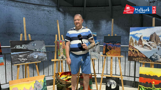 🎧Posłuchaj: TAM, GDZIE ZACZYNA SIĘ KOLOR – malarstwo Wojciecha Dzikiego w Galerii NOVA.