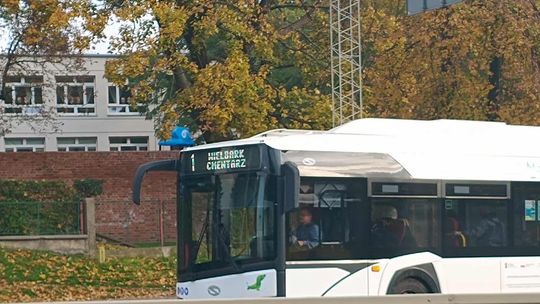 🎧Posłuchaj: Więcej autobusów na malborski cmentarz. MZK uruchamia dodatkowe kursy na Wszystkich Świętych.