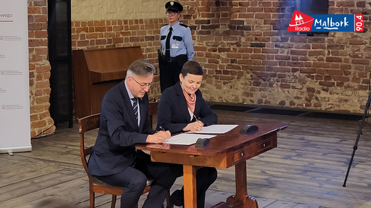 🎧Posłuchaj: XVIII-wieczny starodruk wrócił do Malborka. Uroczyste przekazanie odbyło się w Karwanie.
