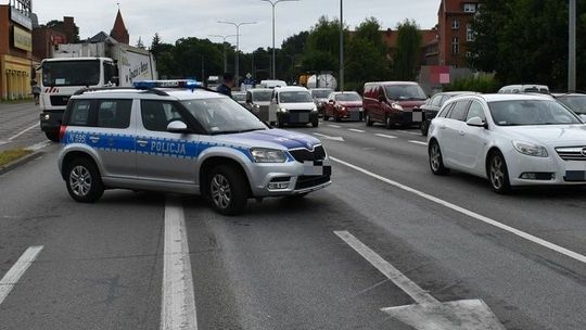 Potrącenie pieszej i wypadek w na drodze krajowej nr 55 – policja apeluje o ostrożność!