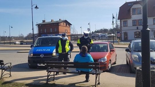 Powiat kartuski w żółtej strefie – policjanci apelują o rozwagę i przypominają o obowiązku przestrzegania obostrzeń