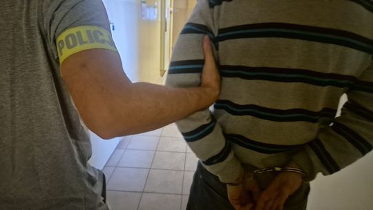 Powiat nowodworski. Groził byłej partnerce pozbawieniem życia przy użyciu maczety i przedmiotu przypominającego broń palną.