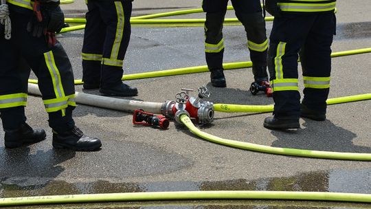 Pożar samochodu na S7 w miejscowości Stare Babki. 