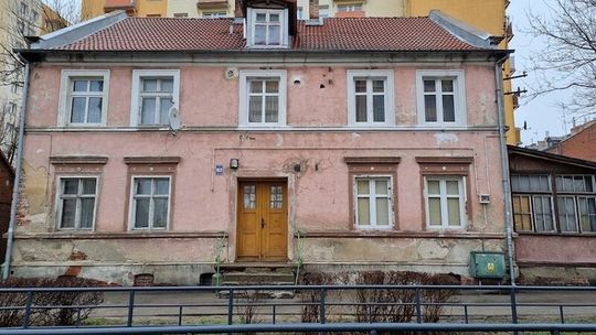 Prace rewitalizacyjne budynków przy ul. Orzeszkowej i Mickiewicza w Malborku.