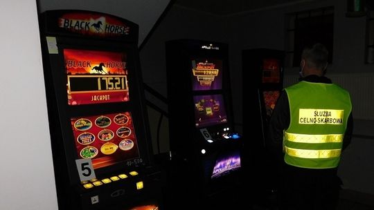 Prawie 100 automatów skonfiskowanych przez pomorską KAS
