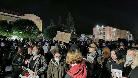 Protest w Malborku. Tłumy na "czarnym spacerze".