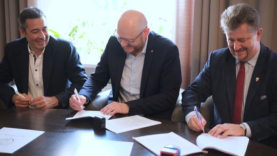 Remont Starego Miasta coraz bliżej - podpisanie umowy w Urzędzie Miasta Malborka