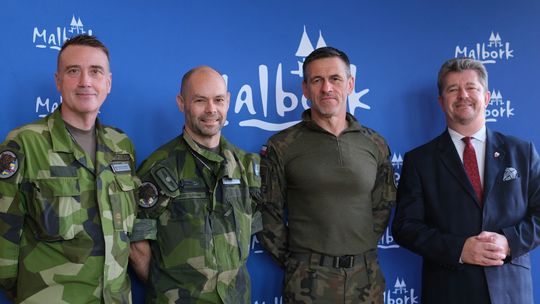 Spotkanie Burmistrza Malborka z dowództwem szwedzkich sił powietrznych stacjonujących w ramach misji NATO.