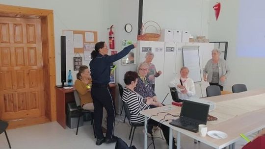 Spotkanie malborskich policjantów z seniorami