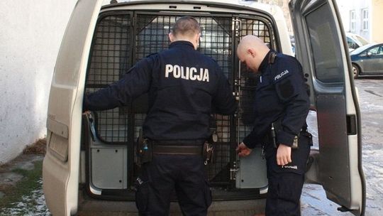 Sprawca kradzieży z włamaniem w rękach malborskiej policji - ukradł pieniądze i biżuterię.