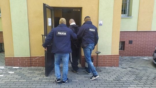 Sprawca włamania do samochodu ciężarowego oraz uszkodzenia bankomatu zatrzymany przez sztumskich policjantów