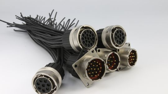 Systemy połączeń oparte na wiązkach elektrycznych