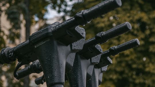 Sztum. Bezpieczna jazda rowerem i hulajnogą – policyjny apel na wakacyjne dni