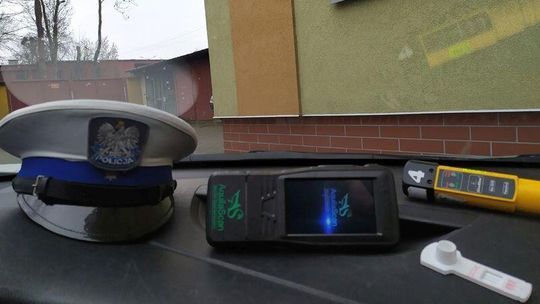 Sztum/Dzierzgoń. Kierujący pod wpływem narkotyków oraz posługujący się fałszywym prawem jazdy zatrzymani przez policję.