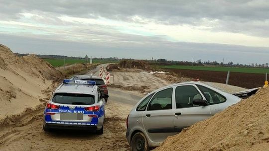 Sztum. Nietrzeźwy kierujący rozbił swój samochód, porzucił go i aby uniknąć odpowiedzialności zgłosił jego kradzież.