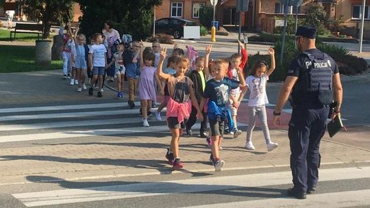 Sztum. Policjanci uczyli najmłodszych, jak być bezpiecznym na drodze.