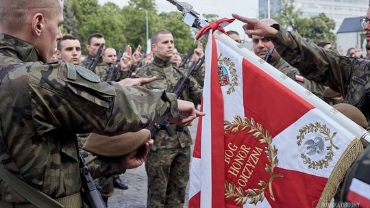 Trwa zbiórka pieniędzy na sztandar dla 7 Pomorskiej Brygady Obrony Terytorialnej im. kpt. mar. Adama Dedio. 