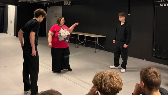 Uczniowie malborskiego Technikum nr 3 w Teatrze Szekspirowskim.